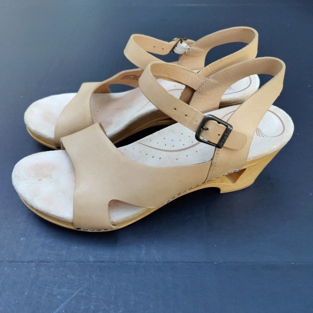 Dansko  Tasha Cream Leather Wedge Heels Women's Sandals Size 11.5 fits 10.5-11